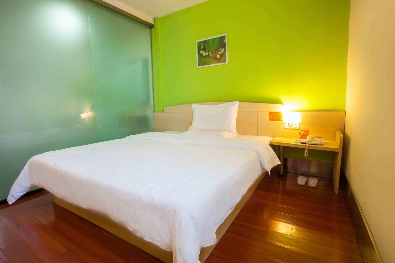 7Days Inn Huizhou Xiaojinkou Room photo